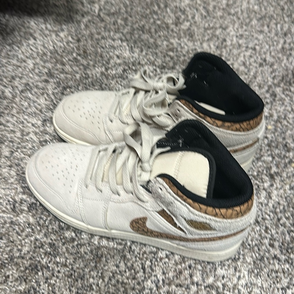 Air Jordan 1 SE Mid Gradeschool 5Y Brown Elephant